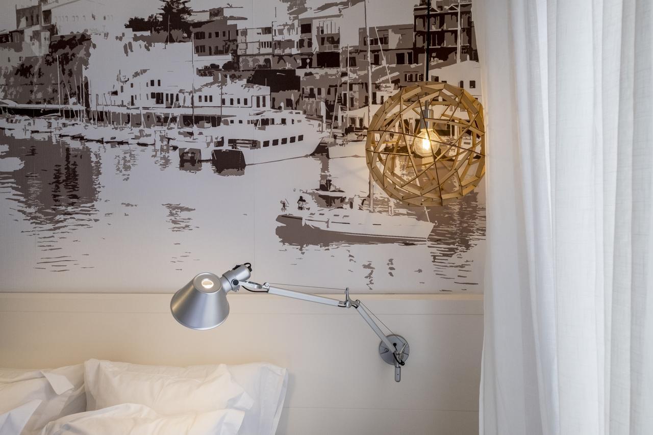 Hotel Abril 37 シウタデリャ エクステリア 写真