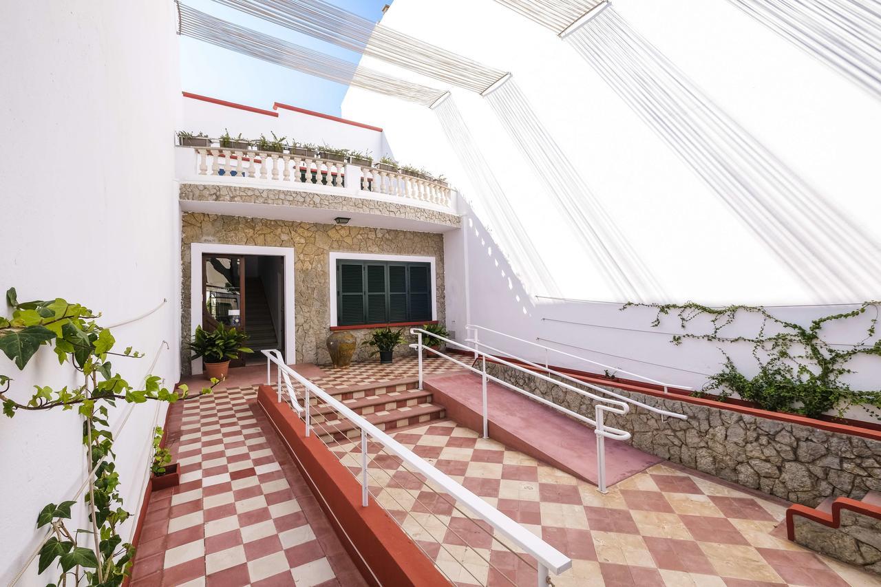 Hotel Abril 37 シウタデリャ エクステリア 写真